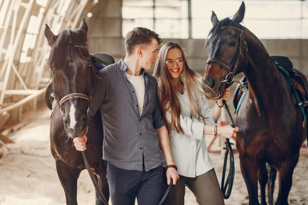 cute-loving-couple-with-horse-on-ranch-2021-08-30-02-30-47-QKZQVJ9.jpg